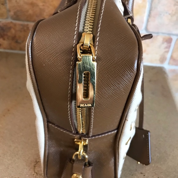 Prada purse - Picture 3 of 7